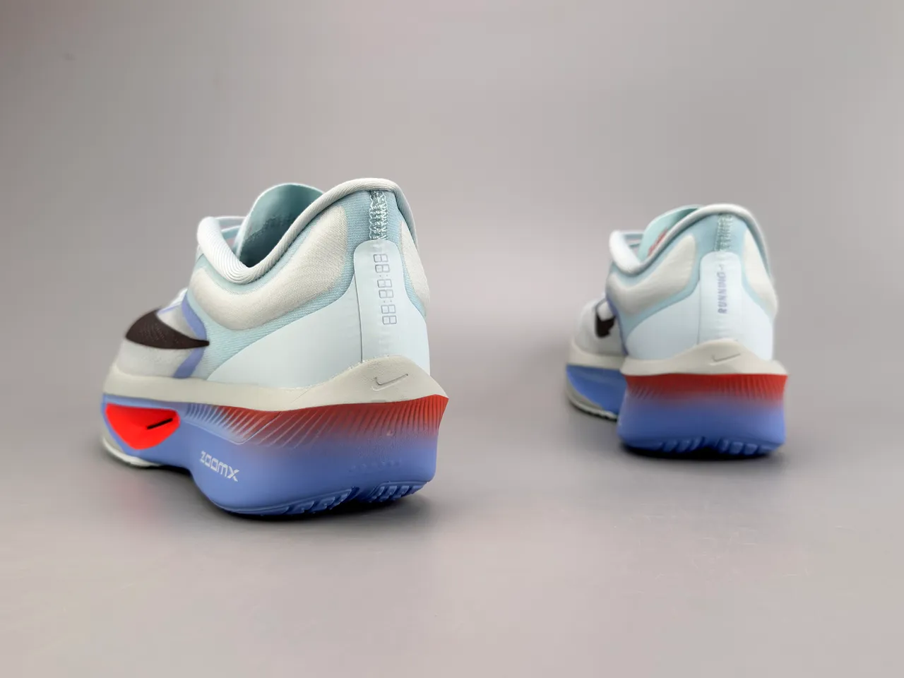 Nike ZoomX bleu rouge Partie supérieure en maille ingénierisée Sculptée Densité multi Médiasemelle Chaussures de course 6