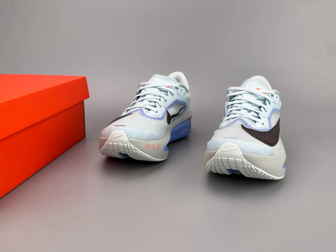 Nike ZoomX bleu rouge Partie supérieure en maille ingénierisée Sculptée Densité multi Médiasemelle Chaussures de course 9