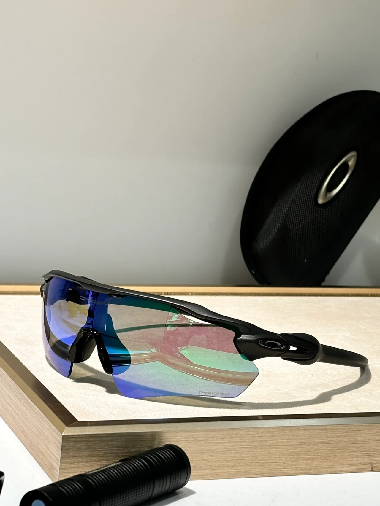 Oakley Radar কালো ধূসর র‍্যাপআরাউন্ড শিল্ড ভেন্টেড ব্রো বার সানগ্লাস 5