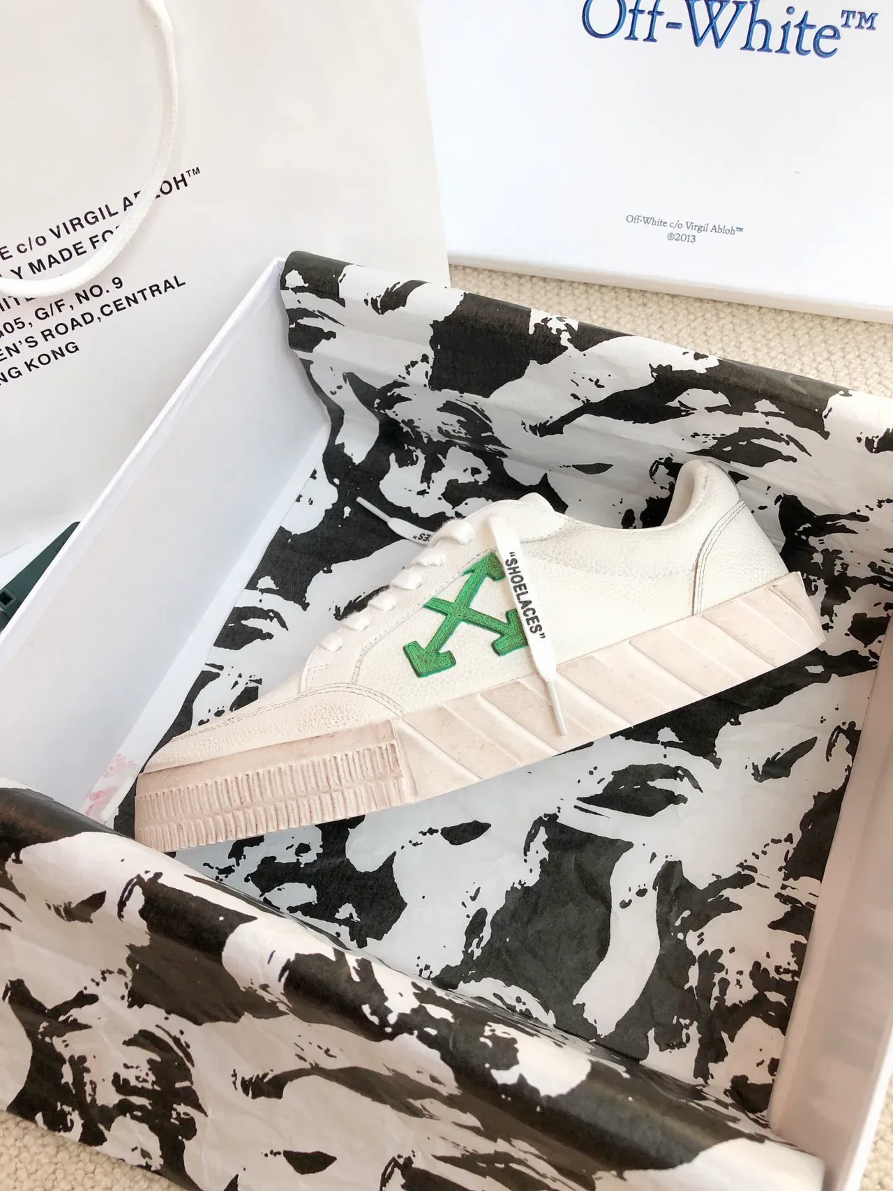 Off-White বেজ গ্রিন লো-টপ শিল্পীয় অনুপ্রাণিত জীবনধারা স্নিকার 4