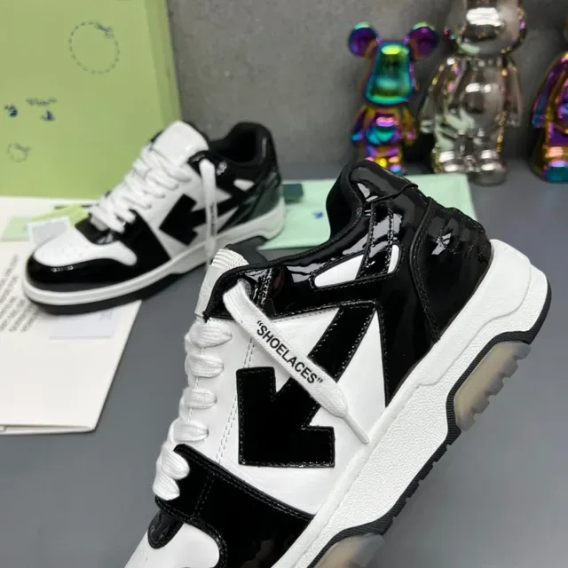 Off-White Chaussures Lifestyle avec Logo Flèche Diagonal Noir en Cuir Patenté avec Overlays 3