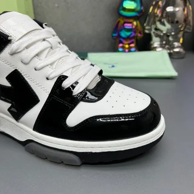Off-White Chaussures Lifestyle avec Logo Flèche Diagonal Noir en Cuir Patenté avec Overlays 5