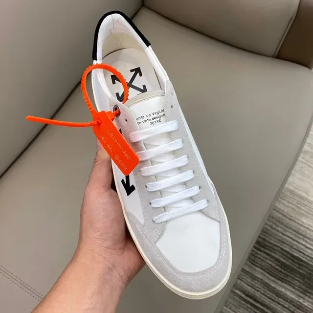 Off-White Sneakers Lifestyle Blanc et Gris Logo Flèche Diagonale 2