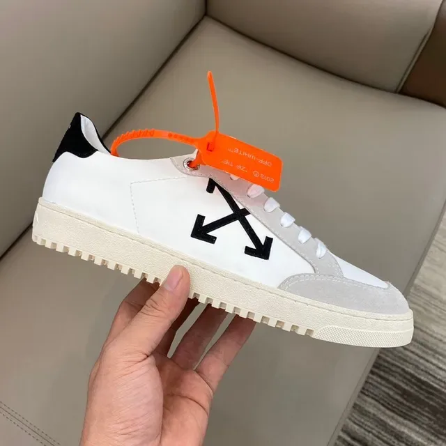 Off-White Sneakers Lifestyle Blanc et Gris Logo Flèche Diagonale 5