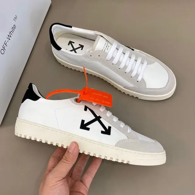 Off-White Sneakers Lifestyle Blanc et Gris Logo Flèche Diagonale 6