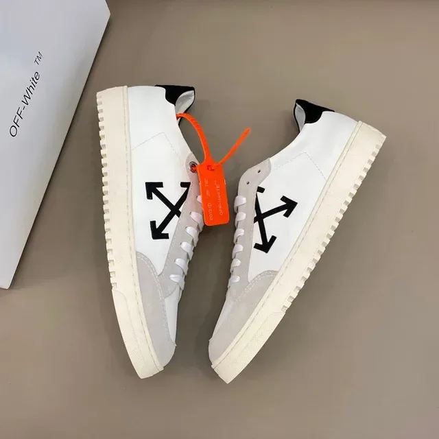 Off-White Sneakers Lifestyle Blanc et Gris Logo Flèche Diagonale 7