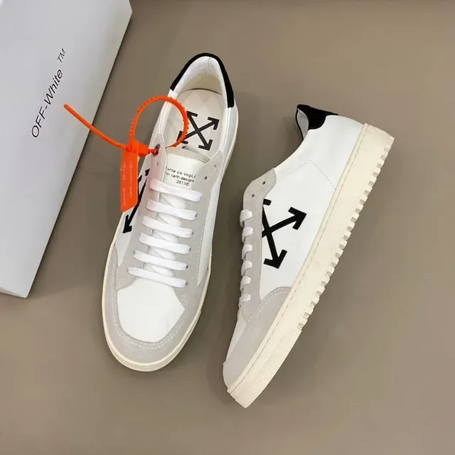 Off-White Sneakers Lifestyle Blanc et Gris Logo Flèche Diagonale 8