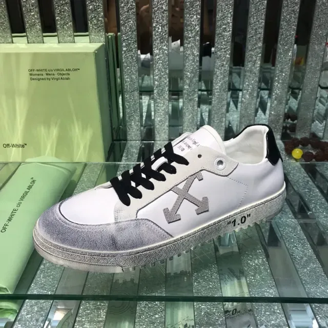 Off-White The Ten 做旧白色箭头标志生活方式运动鞋 5