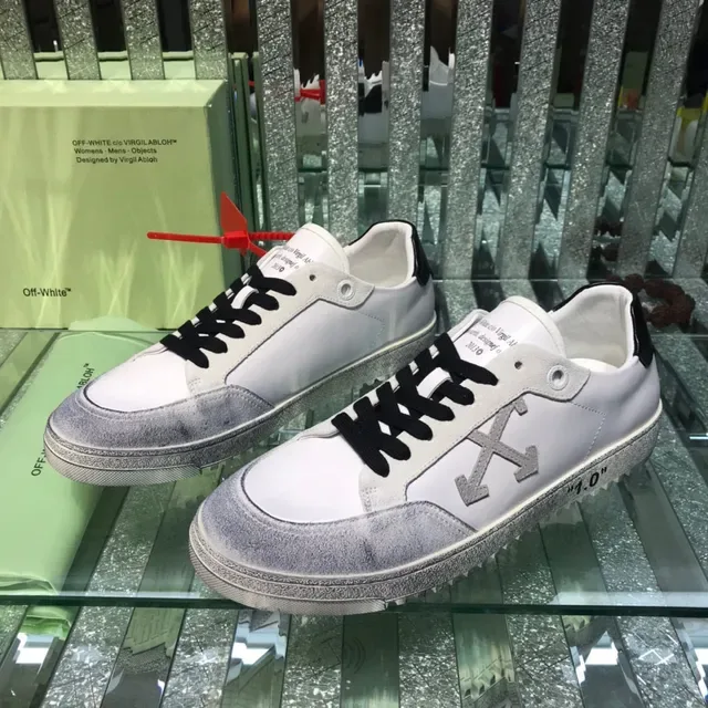Off-White The Ten 做旧白色箭头标志生活方式运动鞋 9