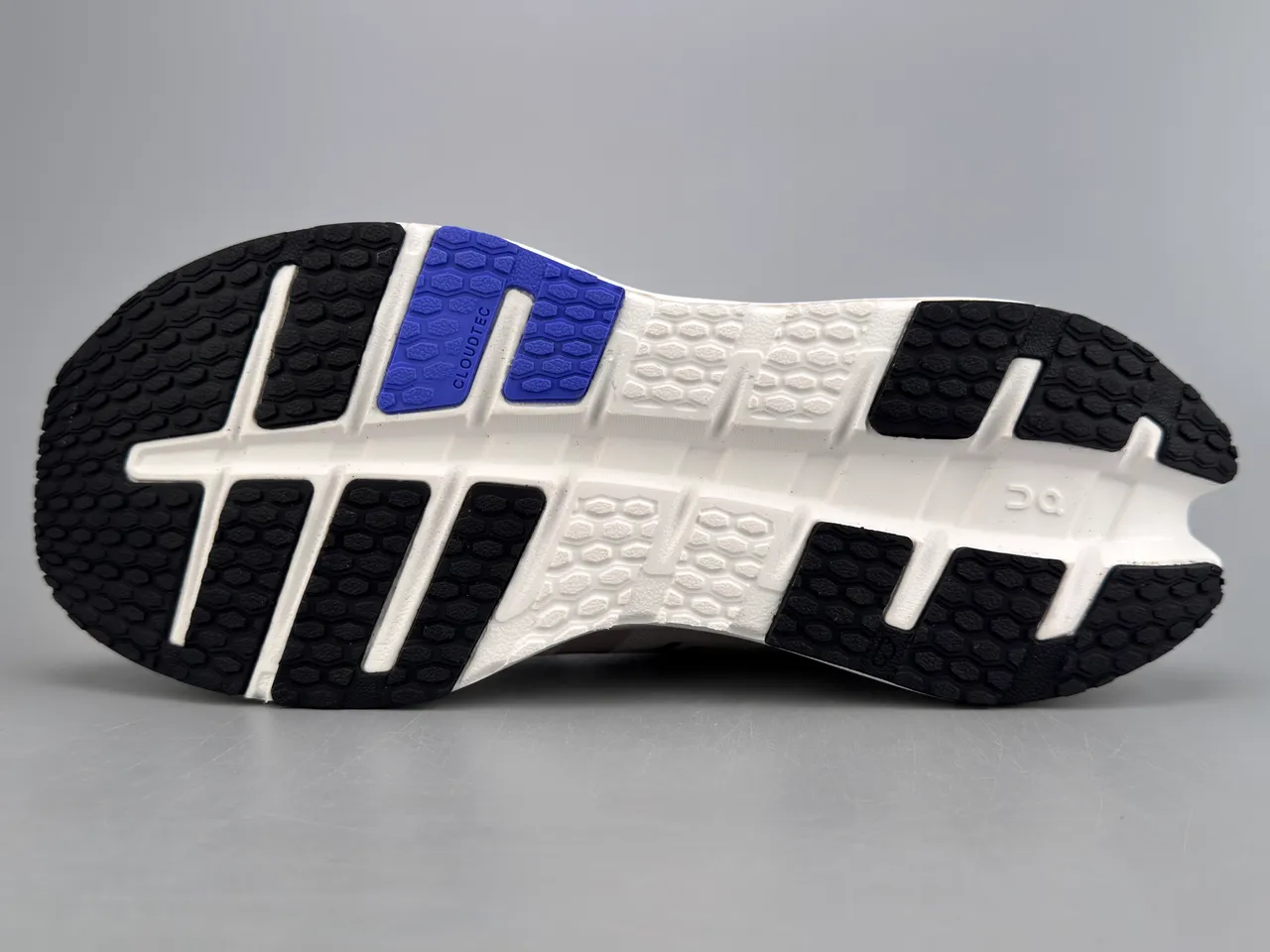 On Beige Bleu respirant maille supérieure ingénieril ouvert hexagonal CloudTec coussinets mediopie chaussures de course 5