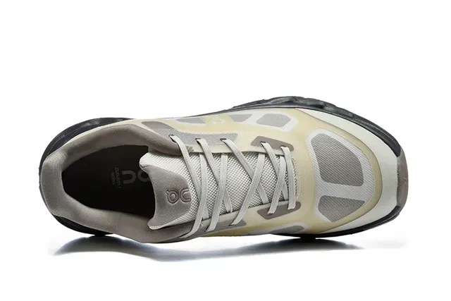 On Cloudmonster Beige and Gray zapatillas de running 2