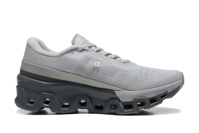 On Cloudmonster Light Gray দৌড়ের জুতো 4
