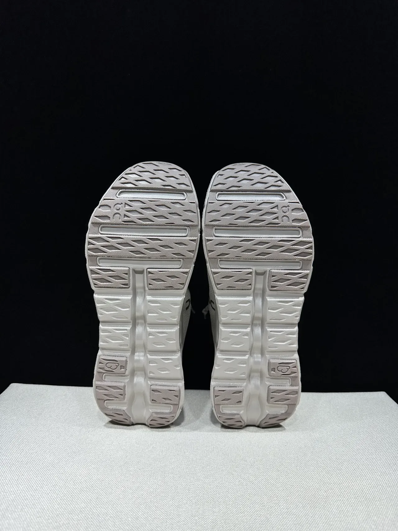 On Gray Beige Knit Upper Sculpted Midsole Lifestyle Sneakers 2