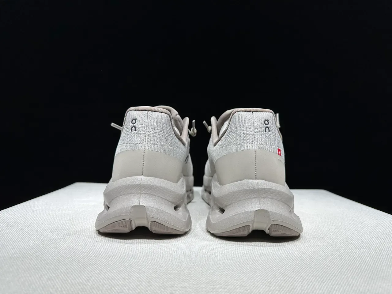 On Gray Beige Knit Upper Sculpted Midsole Lifestyle Sneakers 7
