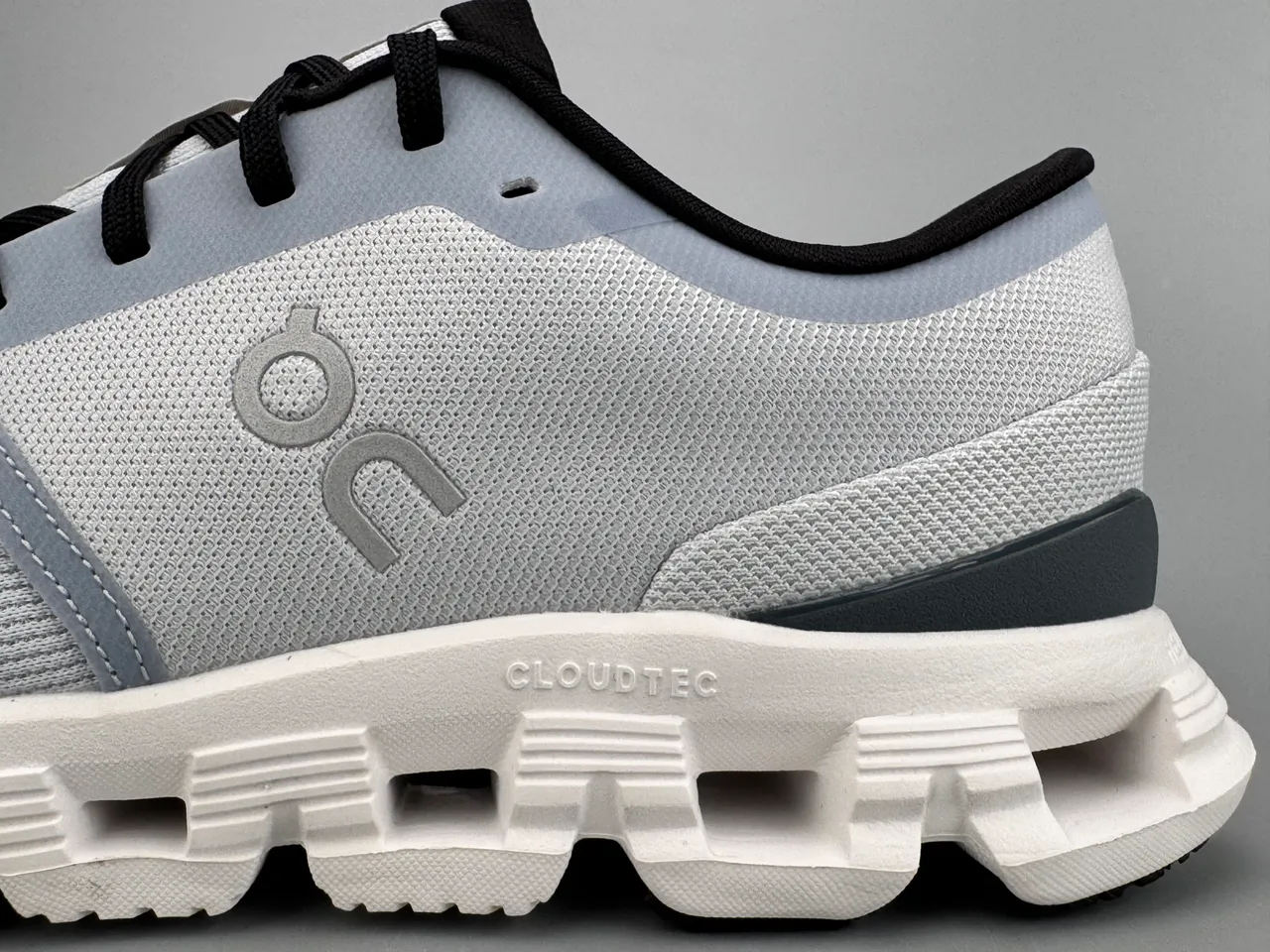On Gris Noir Haut en tricot Engineered Segmenté CloudTec Semelle intermédiaire Sneakers lifestyle 7