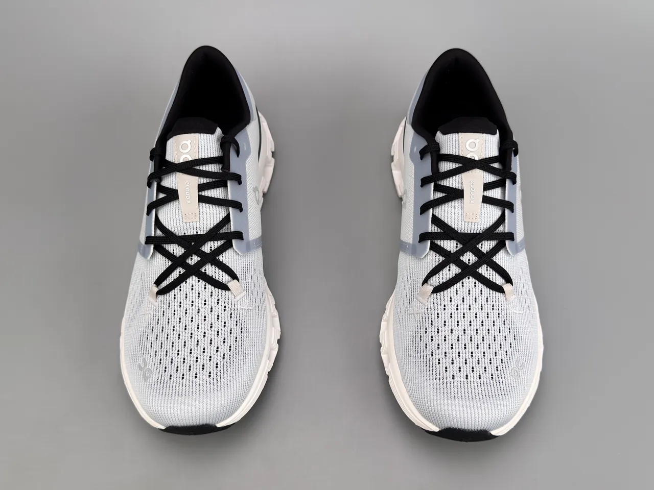 On Gris Noir Haut en tricot Engineered Segmenté CloudTec Semelle intermédiaire Sneakers lifestyle 9