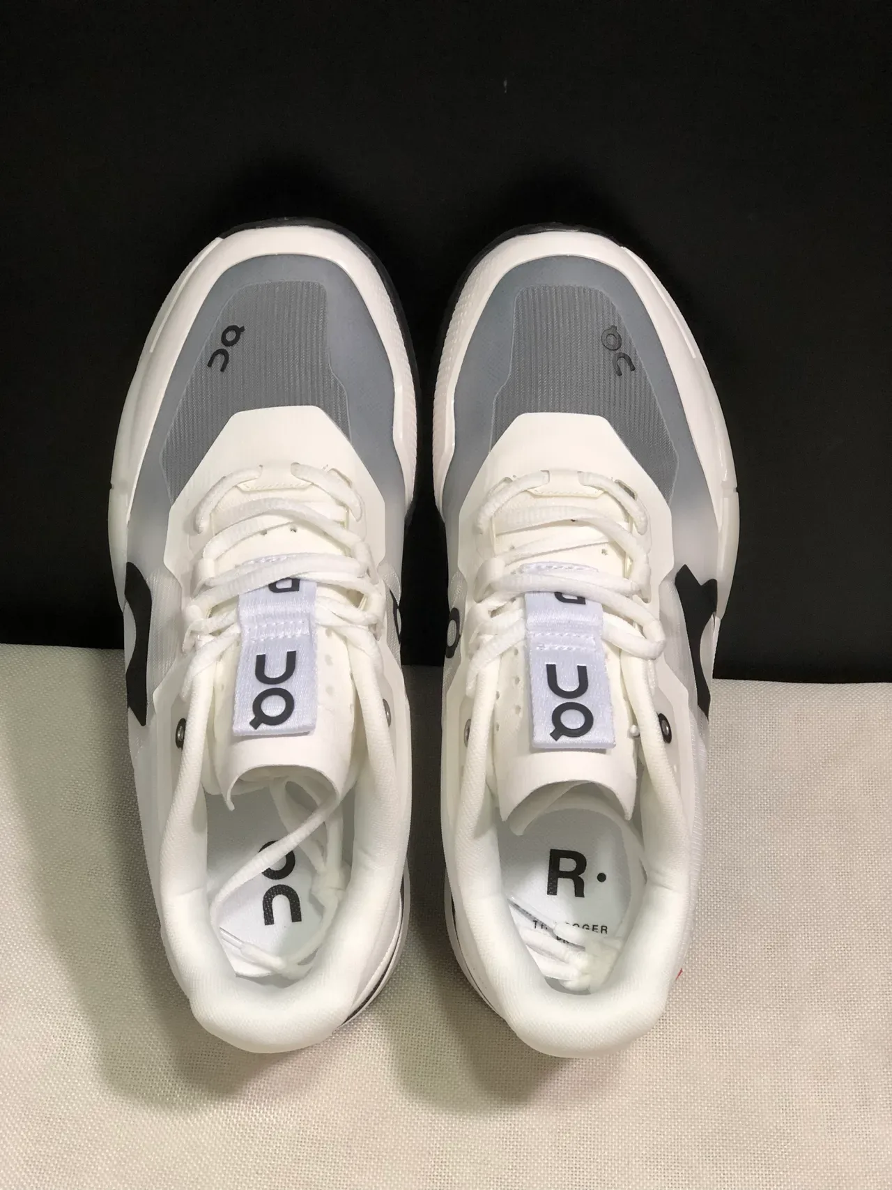 On THE ROGER Pro2 White Black Lifestyle Sneakers 4