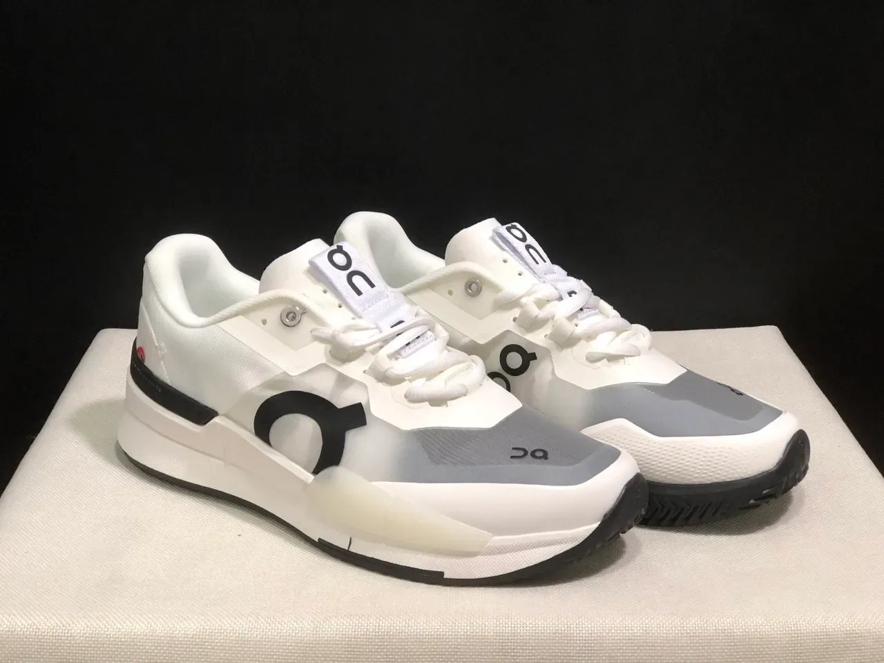 On THE ROGER Pro2 White Black Lifestyle Sneakers 6