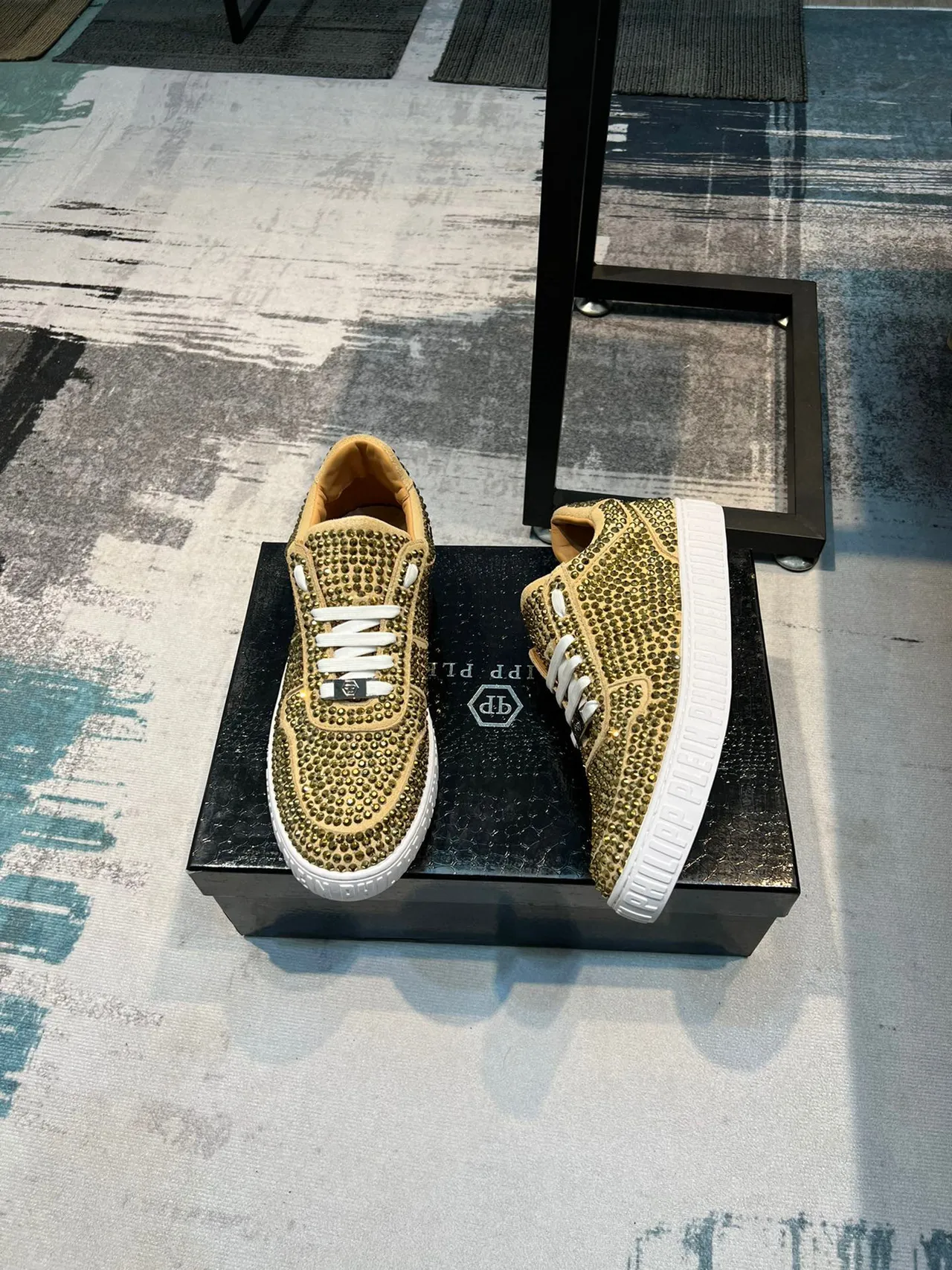 Philipp Plein Tênis com Rebites Bege Dourado Low-Top Lifestyle Tênis 3