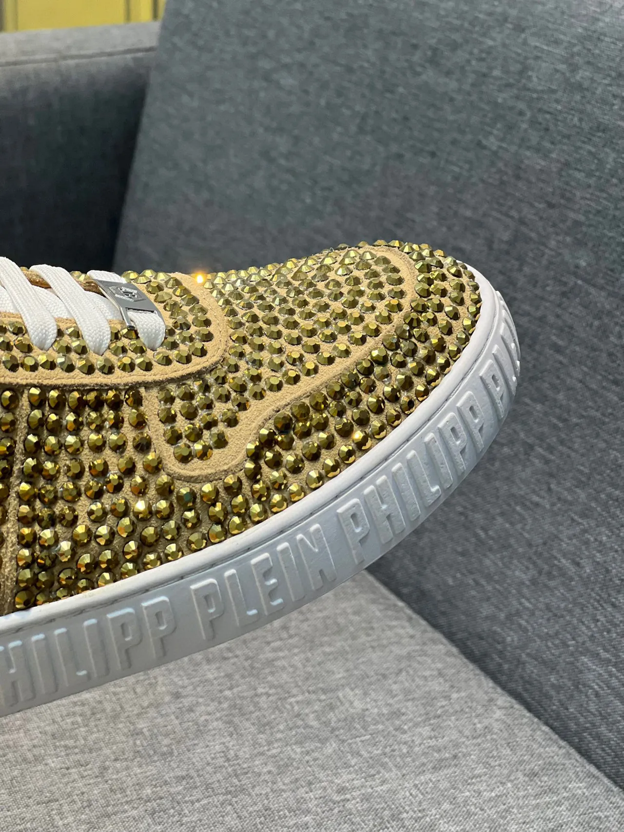 Philipp Plein Tênis com Rebites Bege Dourado Low-Top Lifestyle Tênis 4