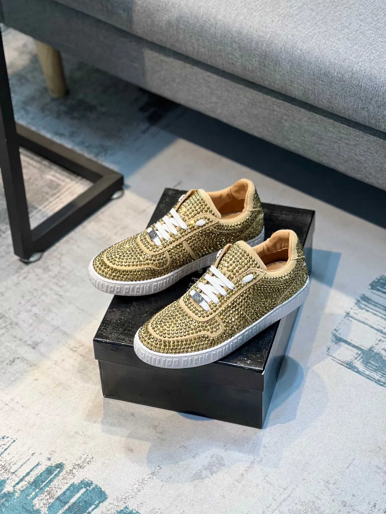 Philipp Plein Tênis com Rebites Bege Dourado Low-Top Lifestyle Tênis 7