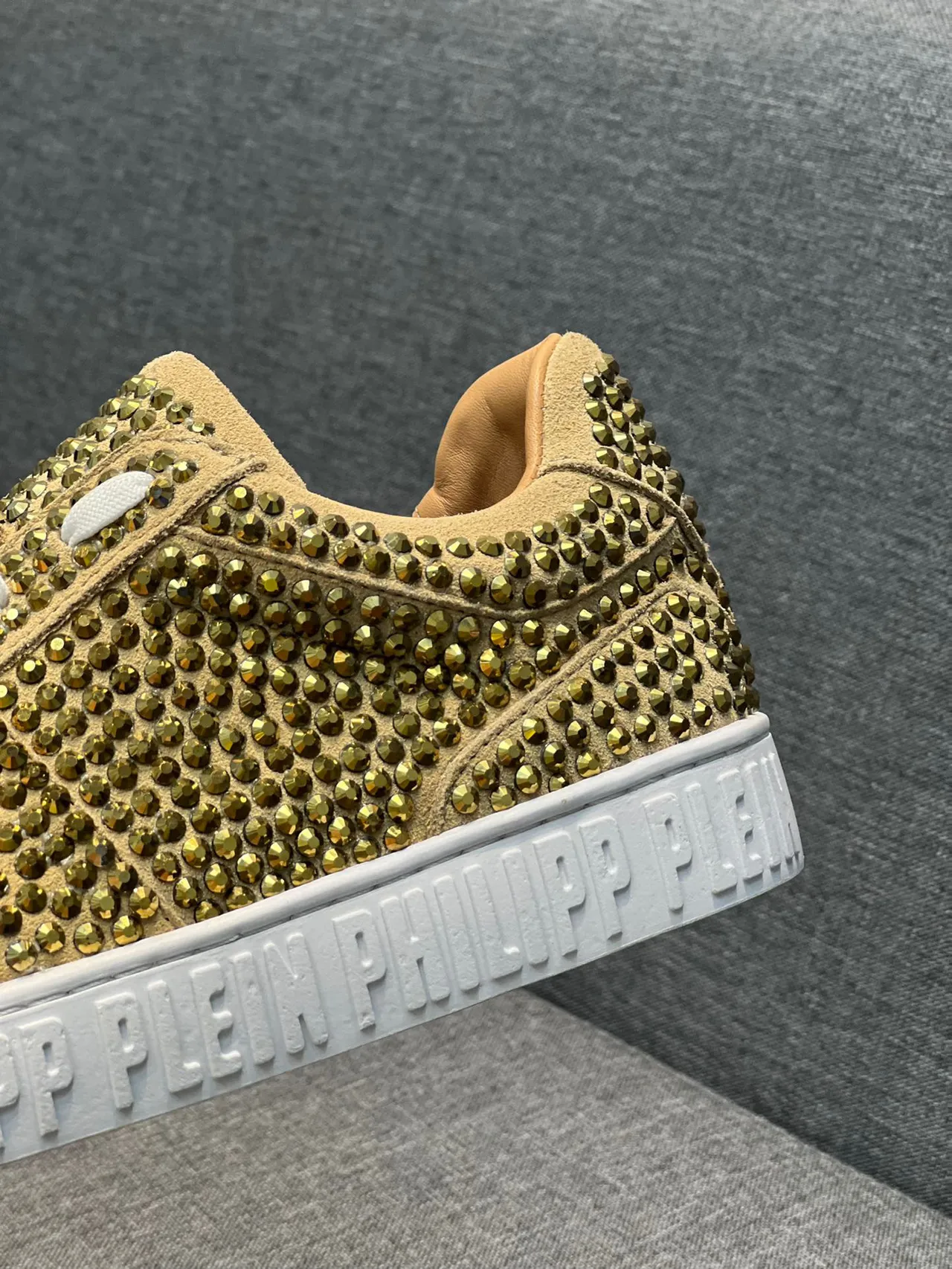 Philipp Plein Tênis com Rebites Bege Dourado Low-Top Lifestyle Tênis 9