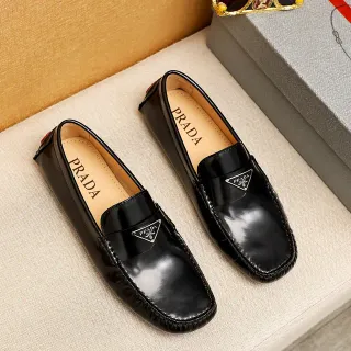 Prada काली भूरी ग्लॉसी पेटेंट लेदर मोक-टो स्टीचिंग लोफर