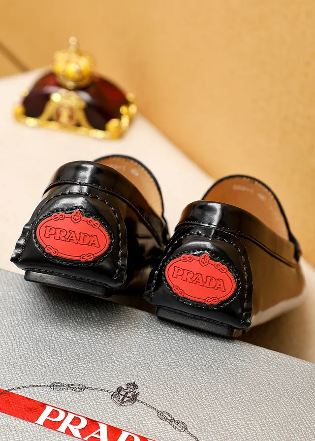 Prada Negro Beige Cuero Patentado Brillante Moc-Toe Costura Loafer 3