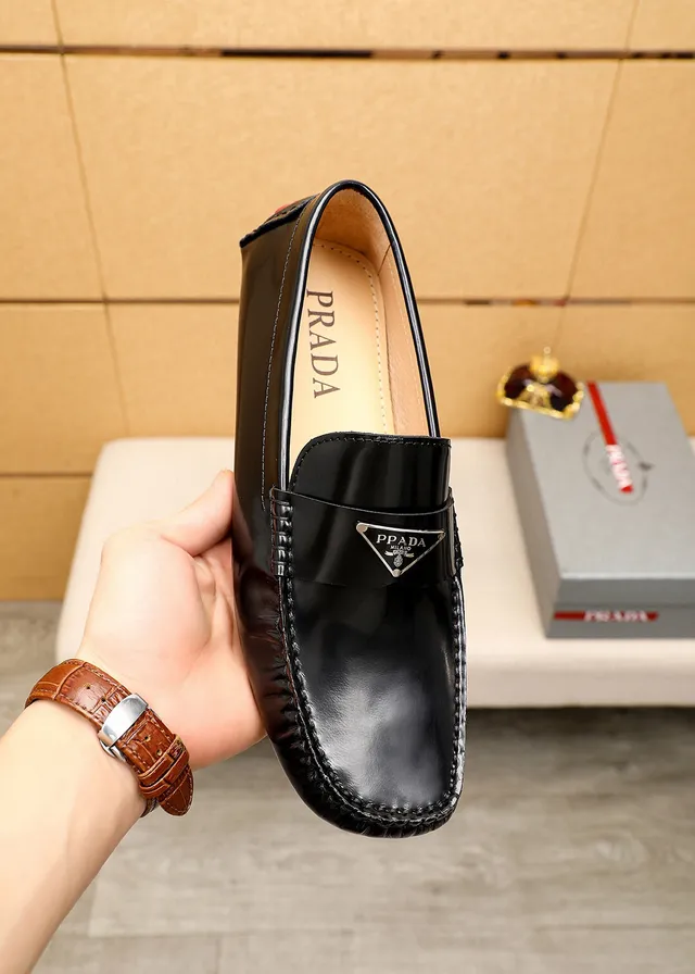 Prada Negro Beige Cuero Patentado Brillante Moc-Toe Costura Loafer 7