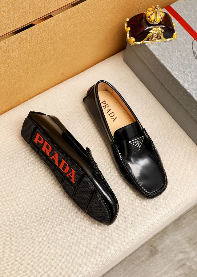 Prada Negro Beige Cuero Patentado Brillante Moc-Toe Costura Loafer 9