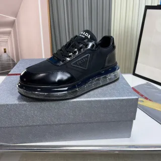 Prada Sneakers Lifestyle Negro Cuero Patentado Glossy Toe Cap Tela Matte Panel Medio