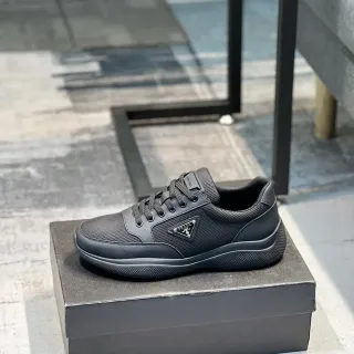 Prada 黑色单色网状合成混合鞋面生活方式运动鞋