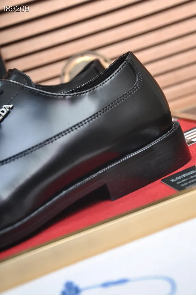 Zapatos Oxford Prada de Cap-Toe Negro Pulido 4