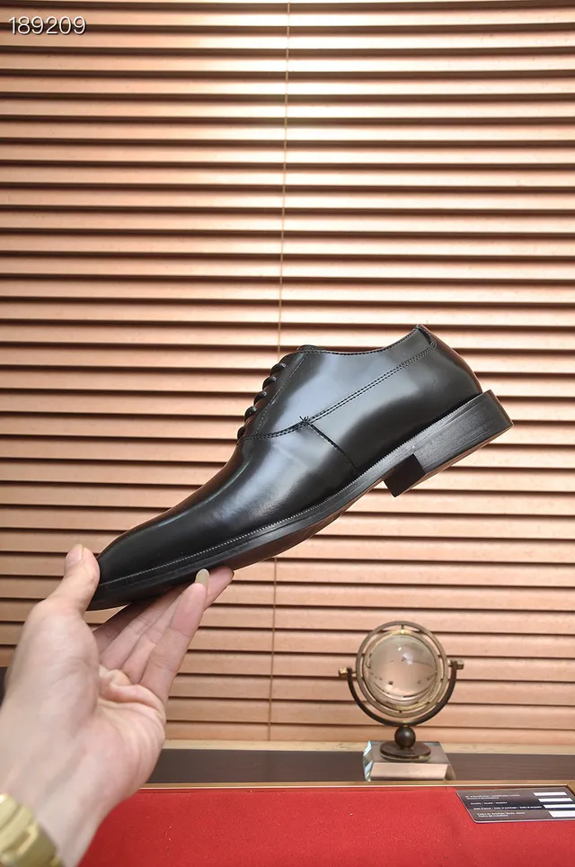 Zapatos Oxford Prada de Cap-Toe Negro Pulido 7