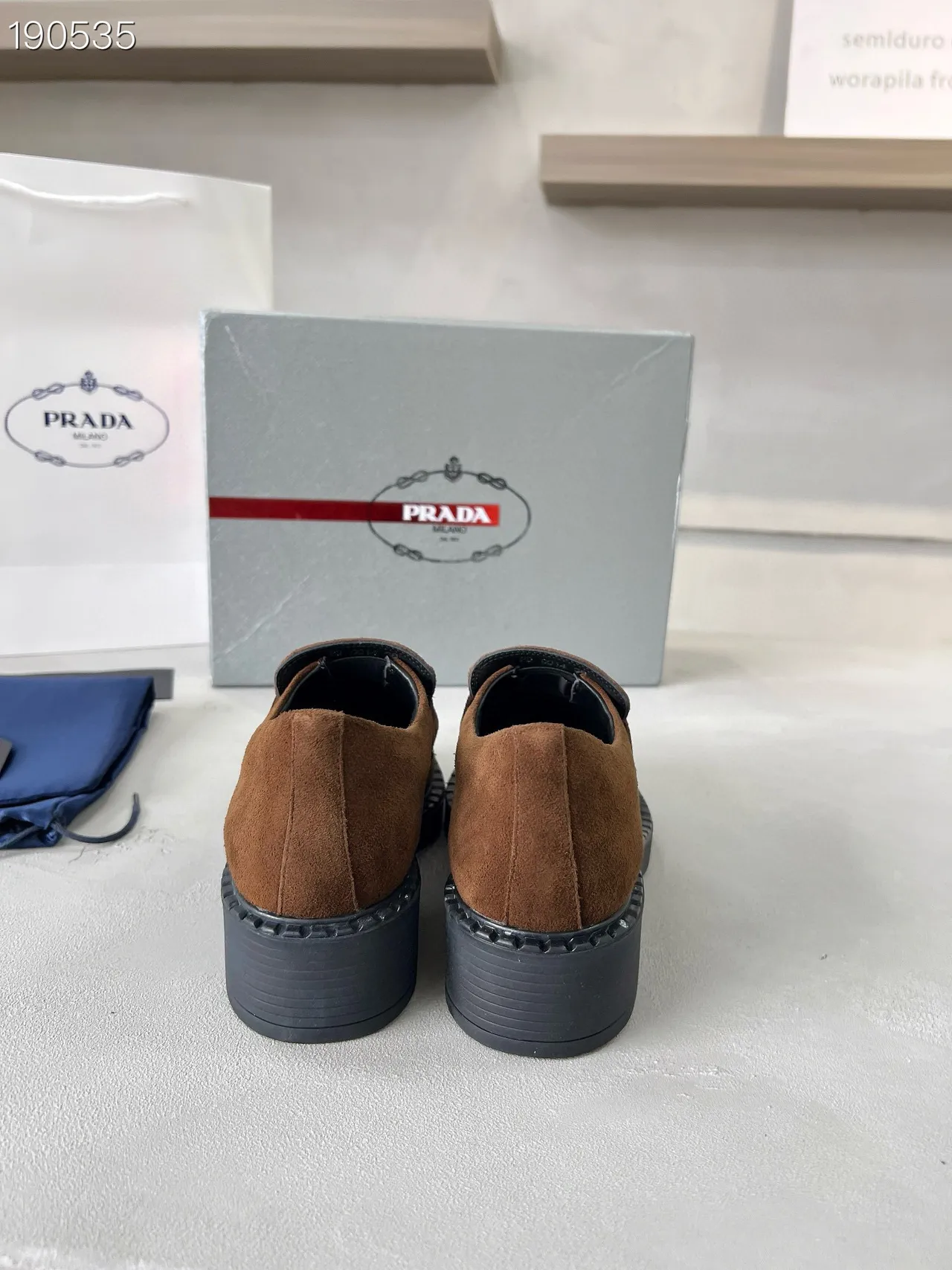 Prada 棕黑麂皮鞋面 平台鞋底 乐福鞋 2
