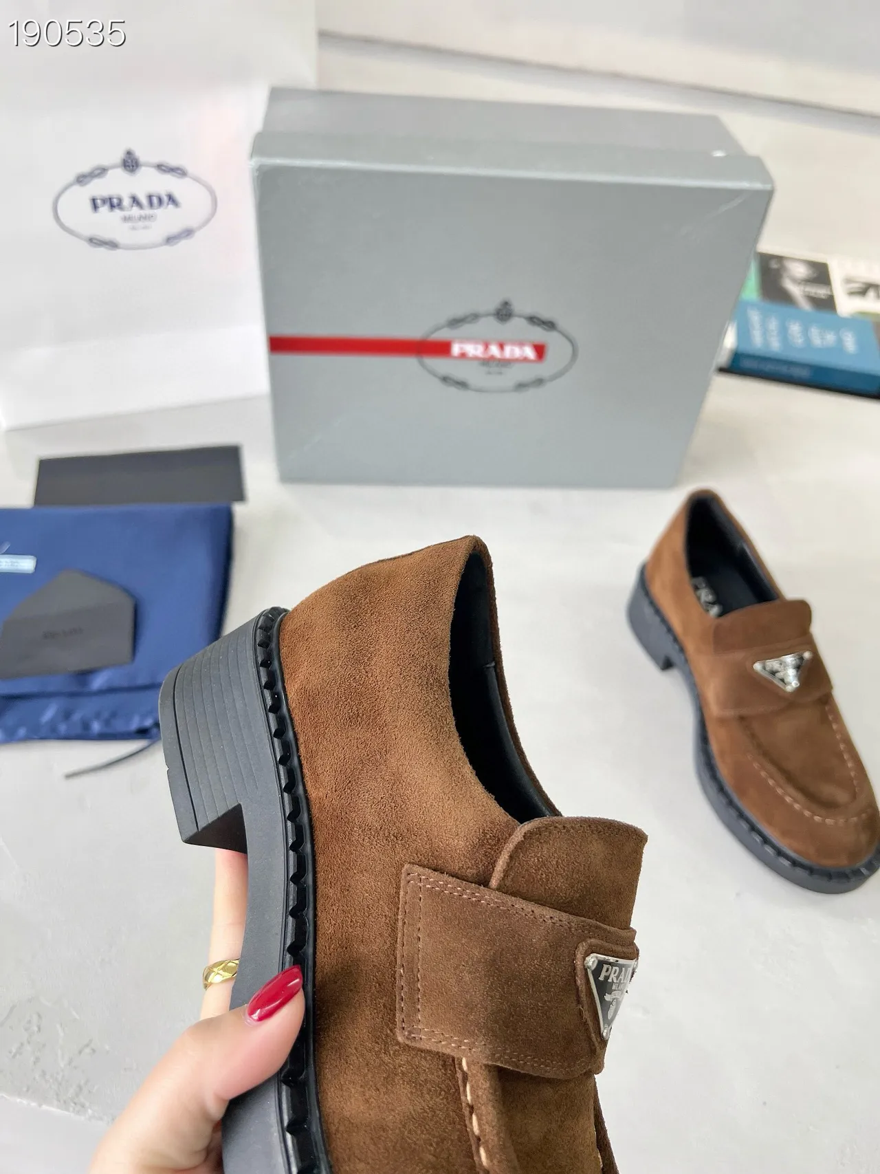 Prada 棕黑麂皮鞋面 平台鞋底 乐福鞋 4