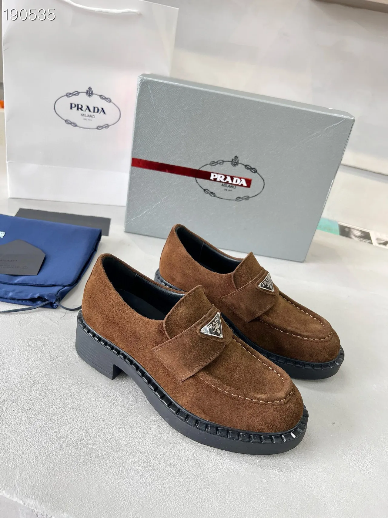 Prada 棕黑麂皮鞋面 平台鞋底 乐福鞋 5