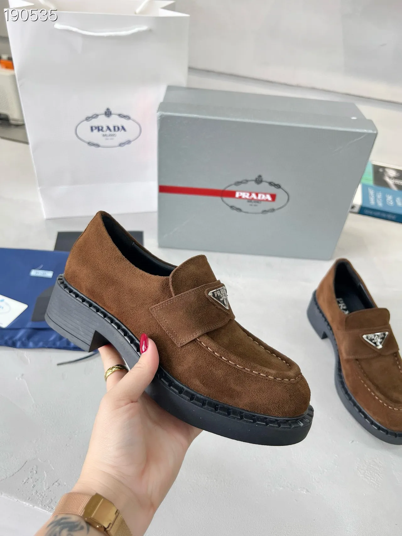 Prada 棕黑麂皮鞋面 平台鞋底 乐福鞋 8