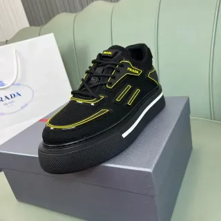 Prada Cloudbust काला और पीला लाइफस्टाइल स्नीकर