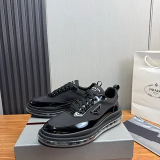 Prada Cloudbust काली चमकदार पैटेंट और नायलॉन लाइफस्टाइल स्नीकर