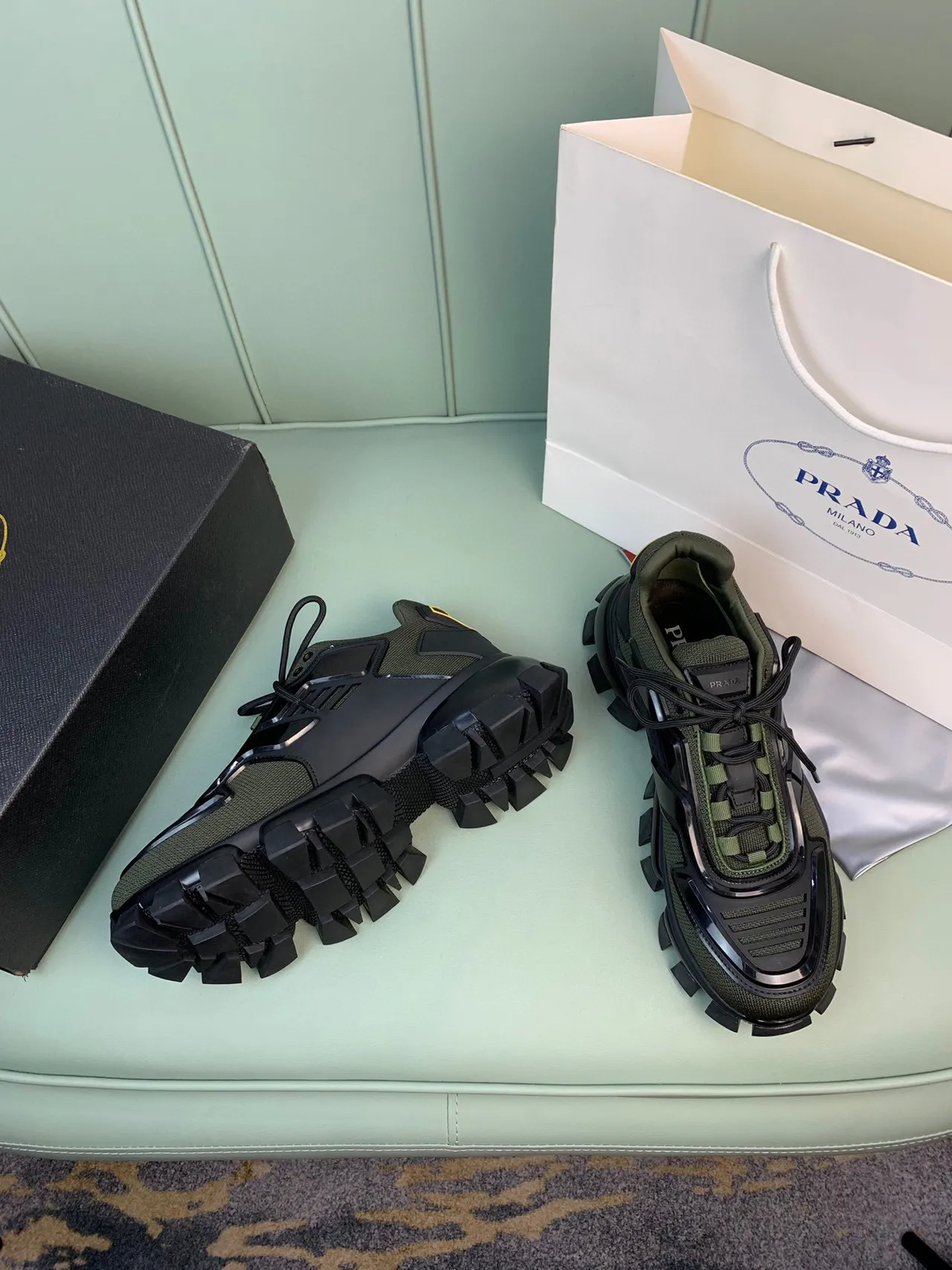 Prada Cloudbust Zapatillas Chunky Verde Oliva y Negro 5