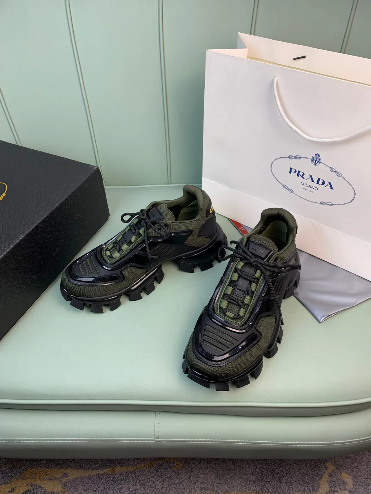 Prada Cloudbust Zapatillas Chunky Verde Oliva y Negro 6