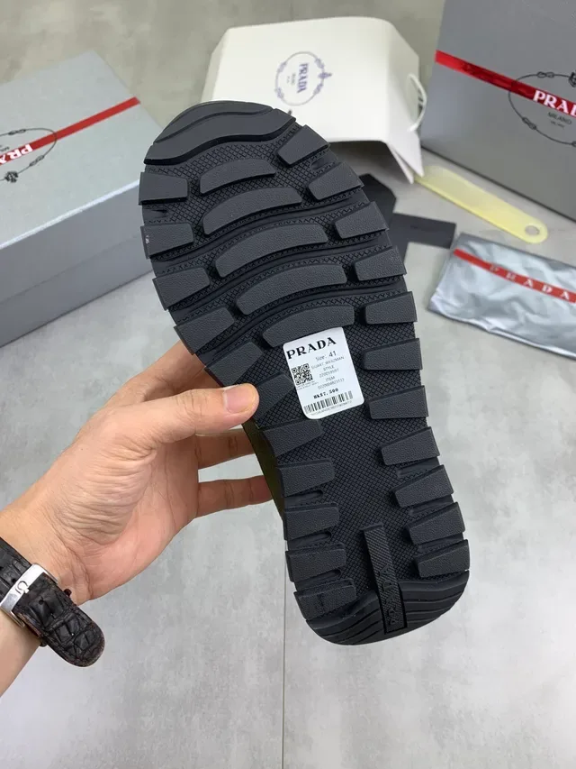 Prada Cloudbust 橄榄绿白休闲运动鞋 2