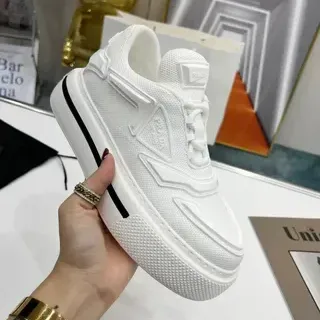 Prada Cloudbust सफेद काला कला सृजित ज्योमेट्रिक ओवरले मोटा प्लेटफॉर्म सोल लाइफस्टाइल स्नीकर