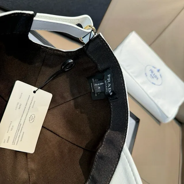 Prada brodé Logo Off-White Baseball Cap 4