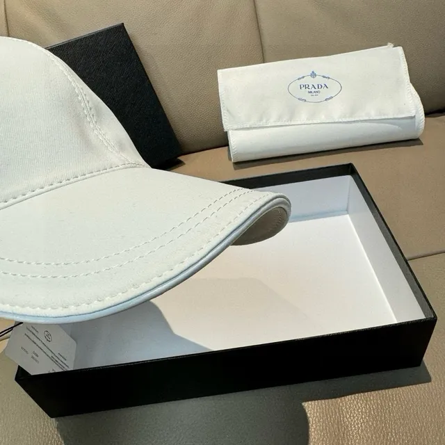 Prada brodé Logo Off-White Baseball Cap 6