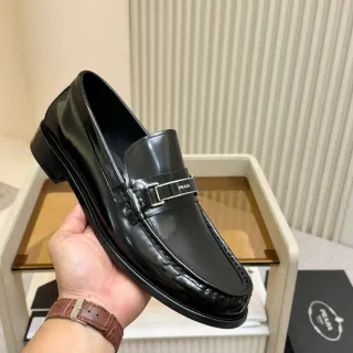 Prada Horsebit Loafers Negro Cuero Patentado