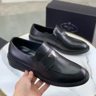 Prada Loafer काला चमड़ा पट्टी Moc-Toe Loafer