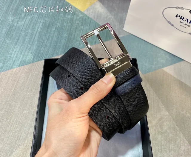 Prada حزام جلدي أزرق بحري فضي متنور Saffiano مطبوخ نمط اللوجو 4