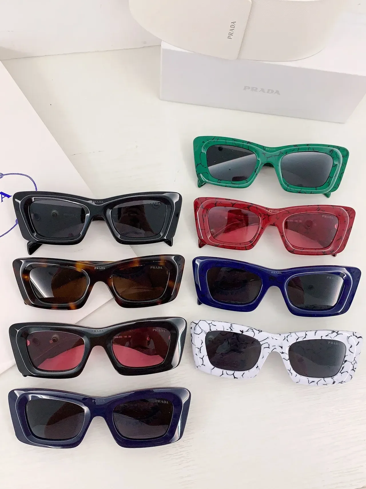 Prada Gafas de Sol Cuadradas Oversized Marco Negro Lente Rosa 2